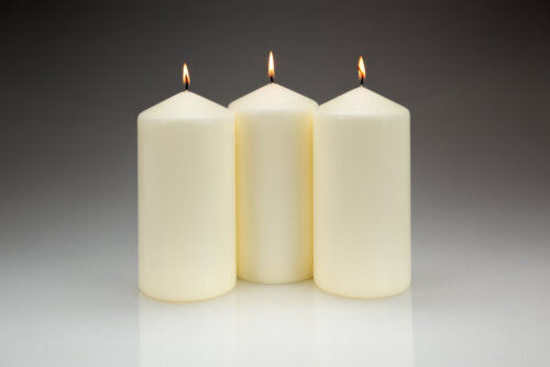 Set of Three Ivory Pilla Candles 100200